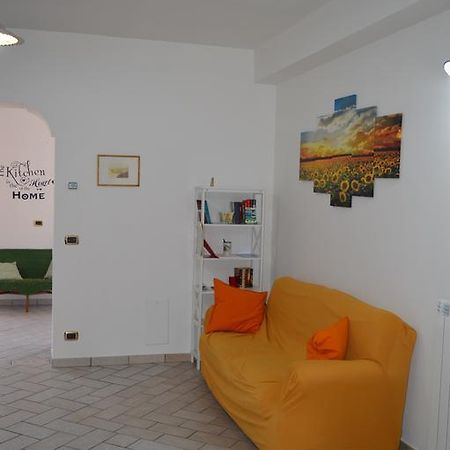 La Casa Dei Fiori - Ospitalita Diffusa أَجيرولا المظهر الخارجي الصورة