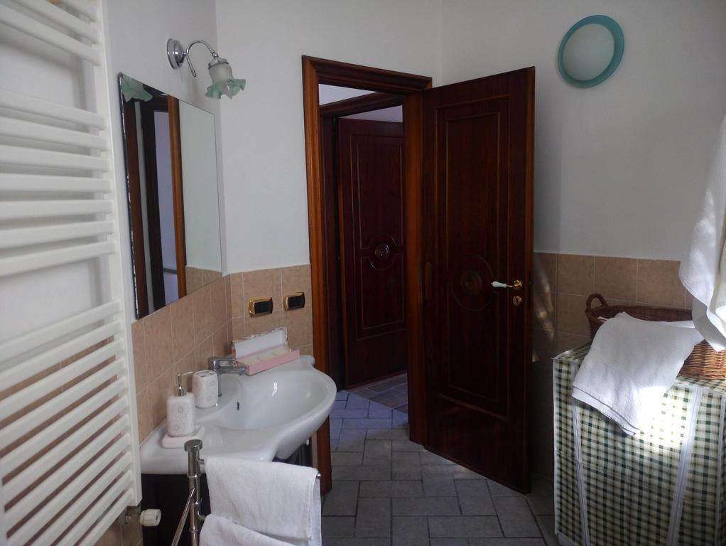 La Casa Dei Fiori - Ospitalita Diffusa أَجيرولا المظهر الخارجي الصورة