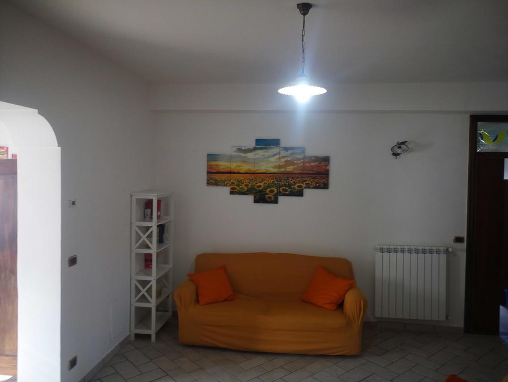La Casa Dei Fiori - Ospitalita Diffusa أَجيرولا المظهر الخارجي الصورة